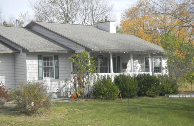 Gatehouse Bed and Breakfast one mile from Crystal Mountain Family Resort