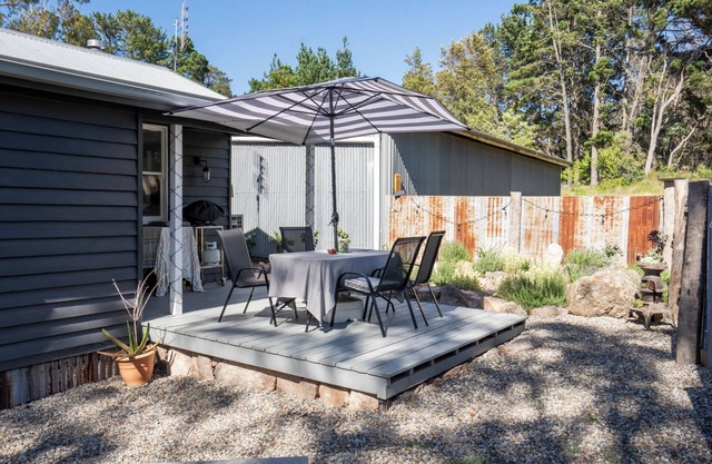 Gateway to The Granit Belt. Peaceful Pet-Friendly Farm Stay at Donnellys Castle