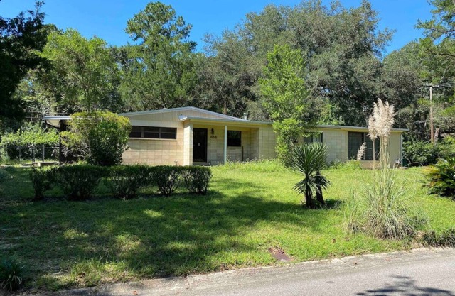 Gator Getaway ~ quiet & pet friendly