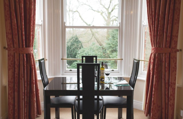 Gawsworth Apartment - Luxury Serviced Apartment in Leafy Cheshire