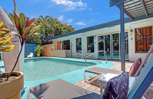GAY mens heated pool guesthouse/clothing optional w/game room 10min from Wilton