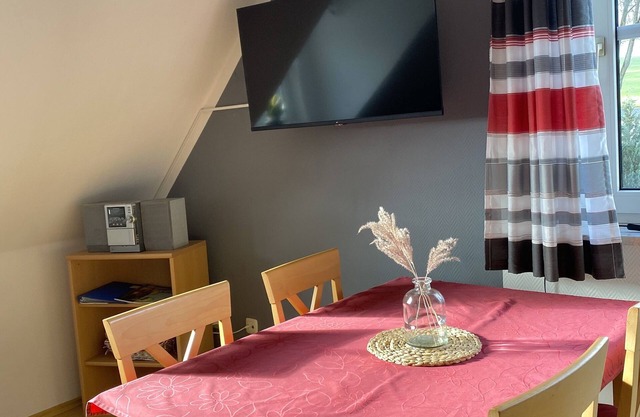 Gemütliche 45qm Ferienwohnung, Naturholzmöbelausstattung