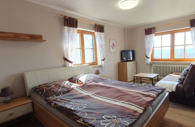 Gemütliche Ferienwohnung mit Panoramablick und großem Garten