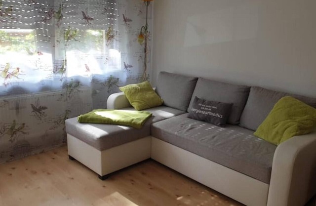 Gemütliche Ferienwohnung in Grünen Parkwohnanlage mit Balkon