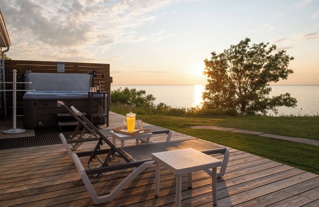 Geneva, Direct Lakefront, Hot Tub, Ohio's Wine Country