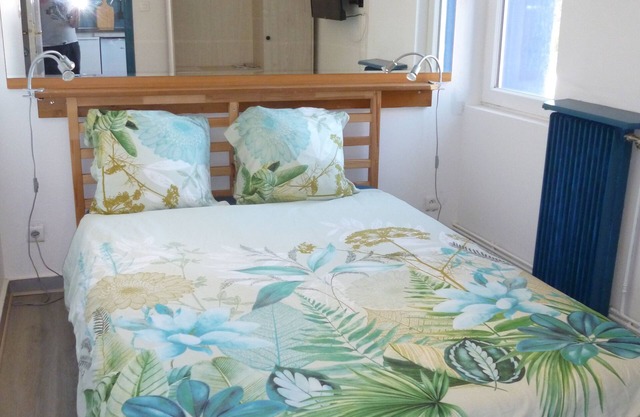 Gentlemen : comfortable appartment at 80 meters of the beach