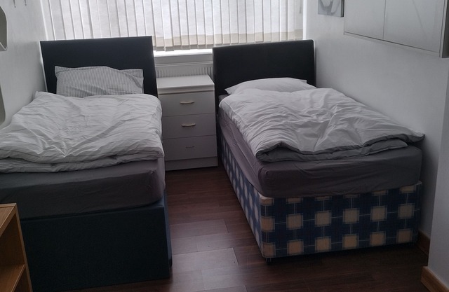 Genuine rest. A 4bed house with driveway parking spaces and a back garden.n