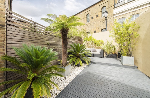 Georgian House on a very quiet and historic street w/Garden & Tempur Beds
