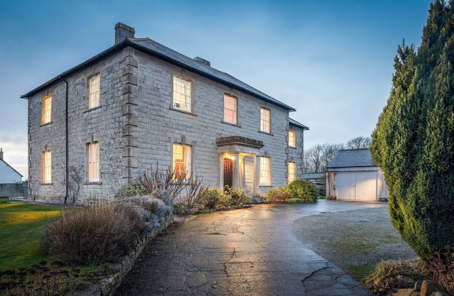 Georgian Manor House sleeps 12-14