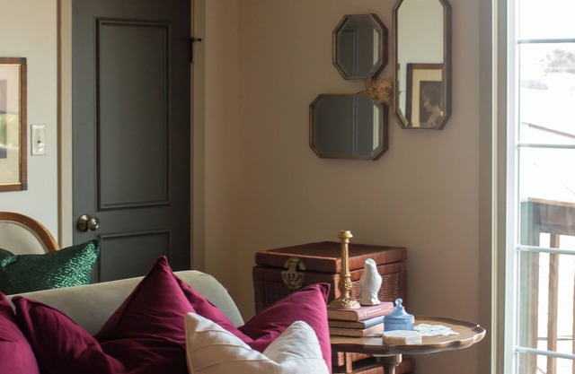 Georgianna's Flat - Newly Remodeled Upstairs Apartment in South Joplin