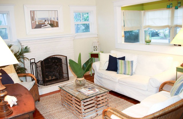 Get warm and relax walking distance to the intracoastal, golfing and ocean !