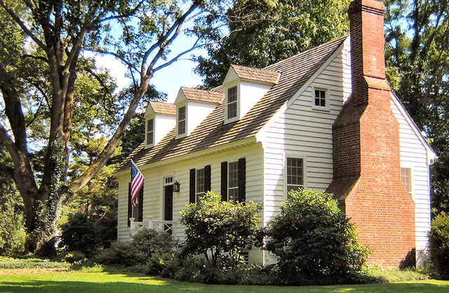 Getaway Cottage in Park-like Setting with River Views. Canal Towpath Nearby.