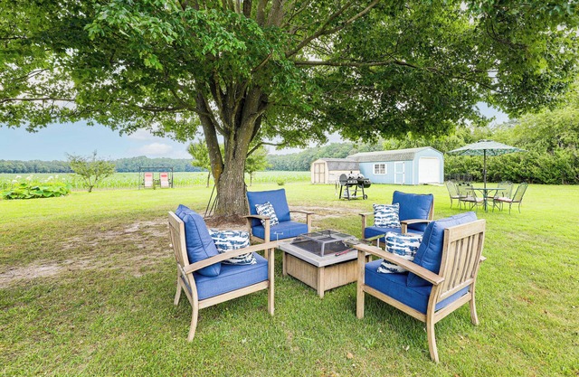 Getaway on 1/2 Acre w/Deck in Georgetown