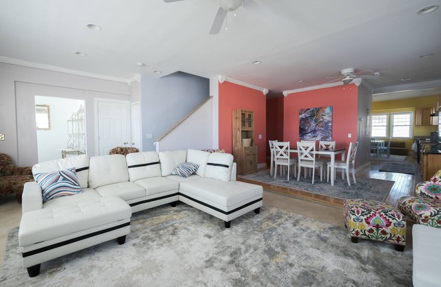Getaway with river views - 3 bed, 2.5 bath condo on the St. Clair River, U4 n