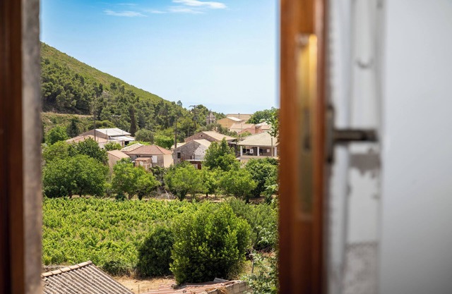 Gioia Traditional House with view in Kiliomenos, Zakynthos