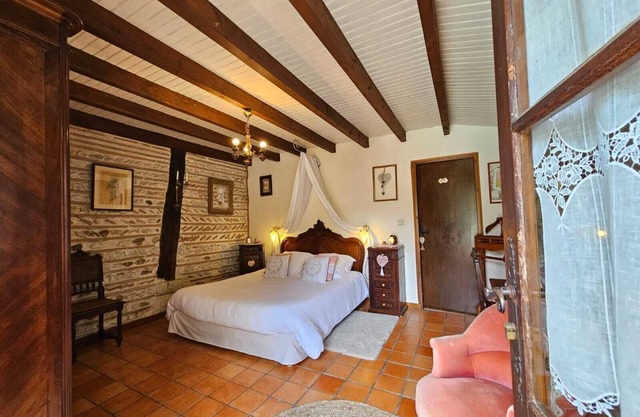 Gironde" guest room, swimming pool and Nordic bath