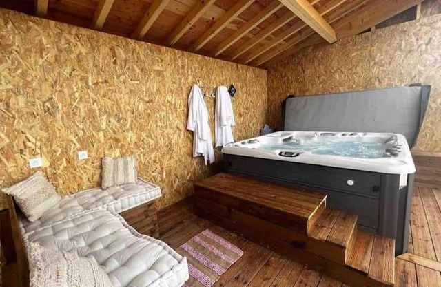 Gite à la ferme avec jacuzzi et piscine chauffée