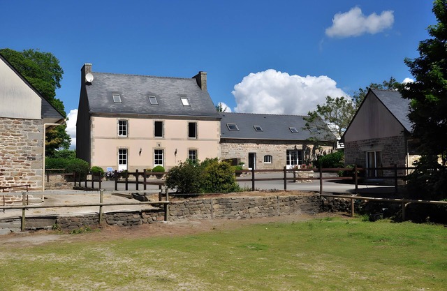 Gite 2 - Lopéau Holiday Homes with Pool and Spa