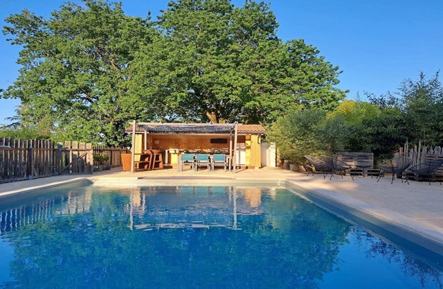 Gîte 2 people swimming pool AC and garden nature near toulouse Airbus