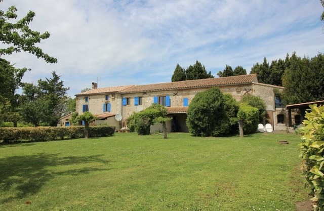 Gîte Coquelicot: renovated farmhouse with swimming pool and panoramic view of the Pyrenees