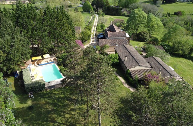 Gite Le Monde, spacious luxery 4 Personsgite in Sainte Alvere, shared pool
