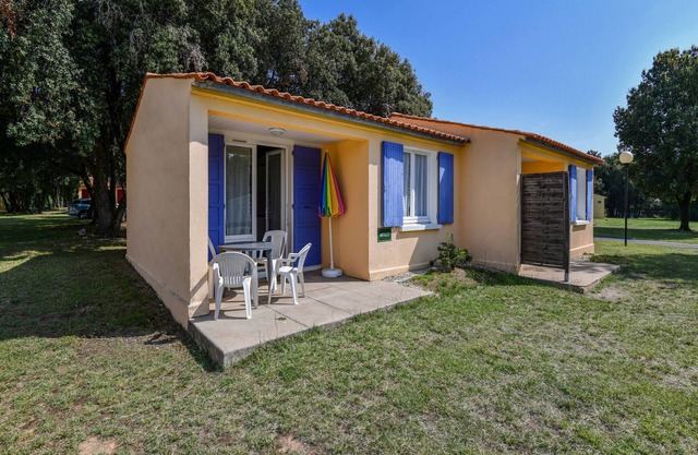 Gîte in a holiday park with pool