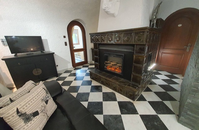 Gite L'Echiquier garden apartment terrace, outdoor swimming pool