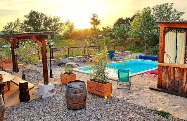 Gîte, Lodge for groups of 13 people with swimming pool near the Ardèche Gorges.