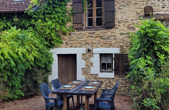 Gite La Cave; stylish and comfortable countryside house