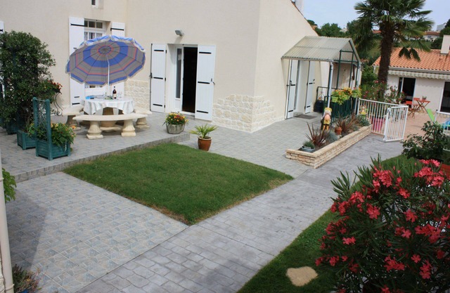 Gîte laccalmie17 2-star holiday rental with swimming pool 2 Km from town center