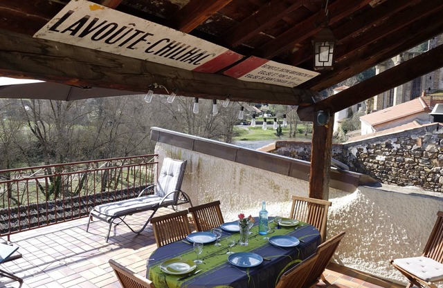 Gîte Lavoûte-Chilhac with terrace on the Allier, up to 4 people