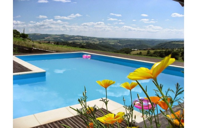 Gite Le Combal, Impregnable View, Heated Pool.
