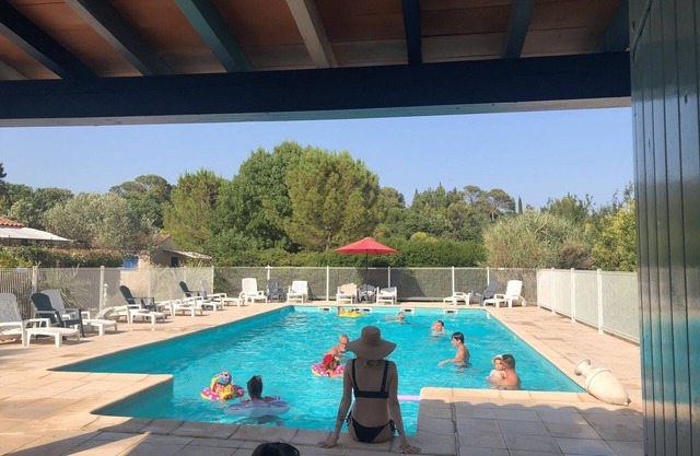 Gîte 'Le Murier Platane' at Heike and Didier's, shared pool, Wi-Fi and air conditioning