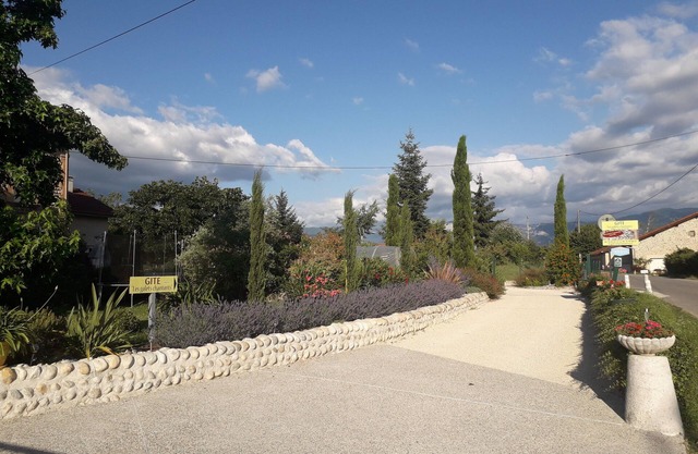 GITE LES GALETS SINGING AT THE FOOT OF THE VERCORS accessibility PMR *