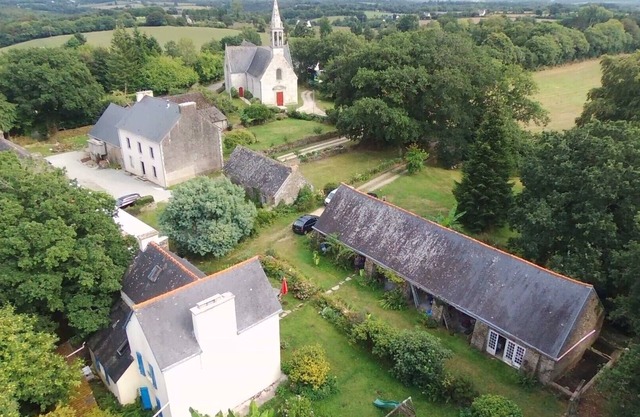 Gite Mell, Family home between land and sea: garden, nature and tranquility