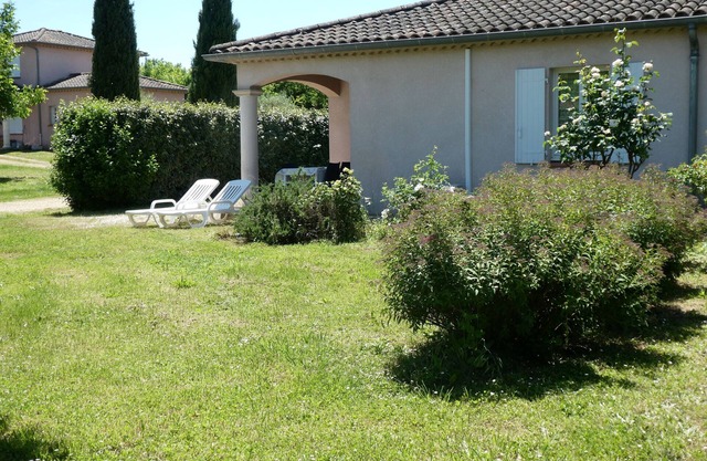 GITE MURIER WITH POOL AND RIVER