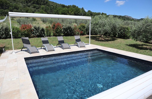 Gite Oléa, surrounded by olive trees with private heated pool