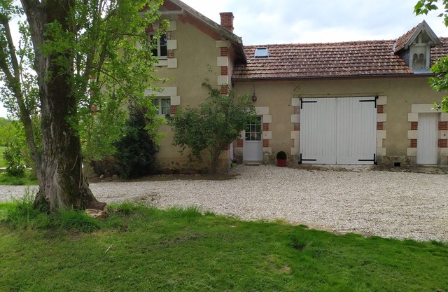 GITE on a 2-hectare estate with tennis court and private pool