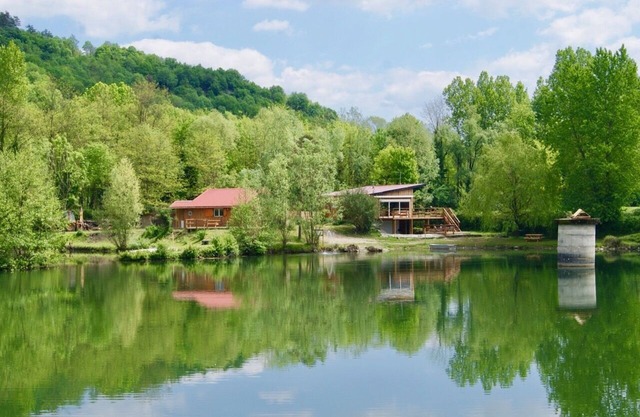 Gîte Prestige - Fishing cottage on the edge of a pond