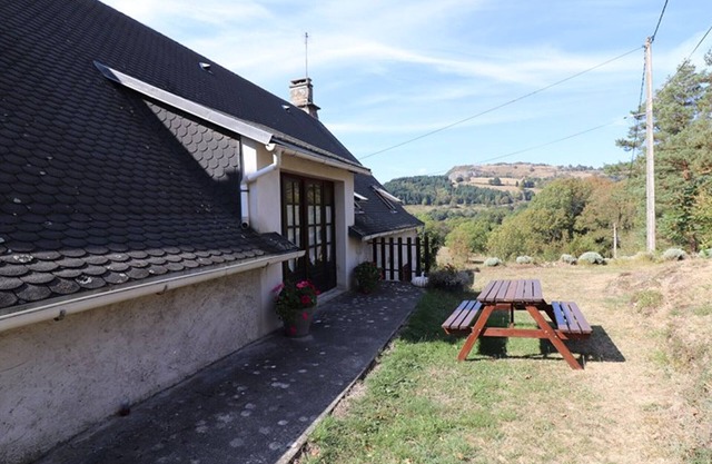 Gite Saint-Étienne-de-Chomeil, 4 bedrooms, 6 persons