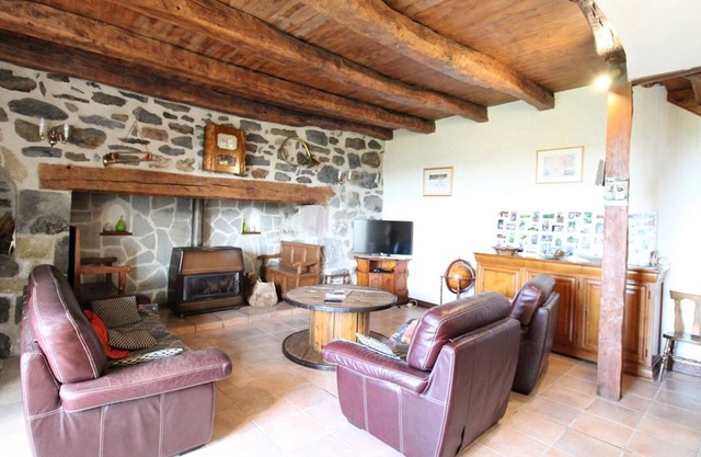 Gite Saint-Martin-Valmeroux, 5 bedrooms, 10 persons