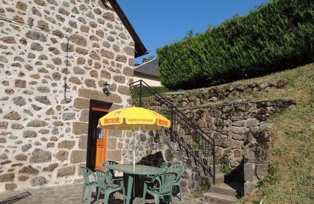 Gite Saint-Projet-de-Salers, 4 bedrooms, 8 persons