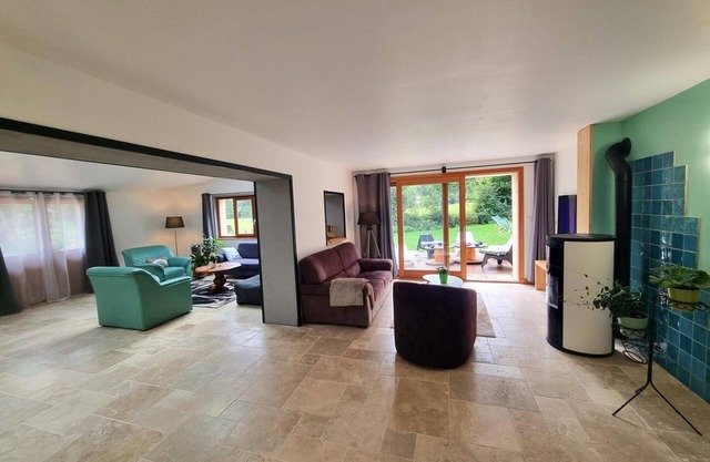 Gite St-Just-la-Pendue, 4 bedrooms, 8 persons