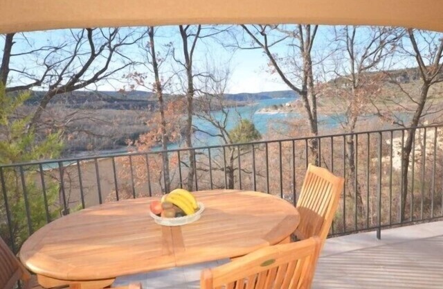 GITE T3 "LAVANDIN" WITH LAKE VIEW/BEACH 200 m/BAUDUEN (83)