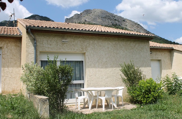 Gite + terrasse 4 persons, Drôme Provençale, small shops in the village
