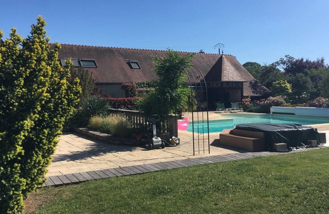 Gite Toulon-sur-Allier, 4 bedrooms, 10 persons