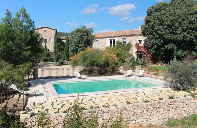 Gite with a high standard of comfort between the garrigue and the provence
