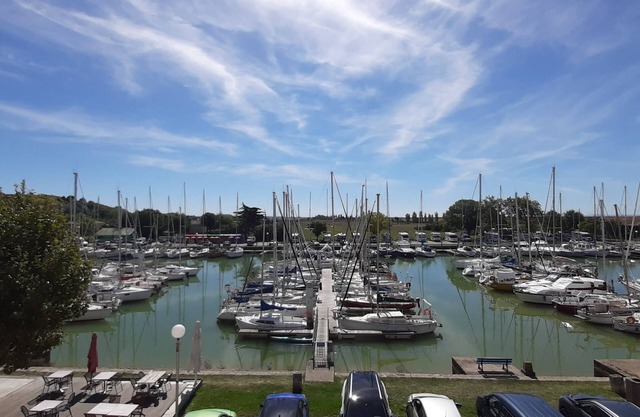 Gite with lovely view of the harbour, all comforts, 10/12 pers, ideal for family or friends