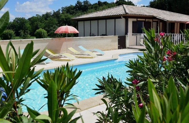 gite with garden private swimming pool and tennis court