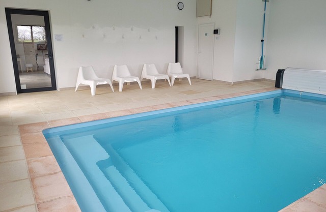 Gîte with heated indoor pool all year round